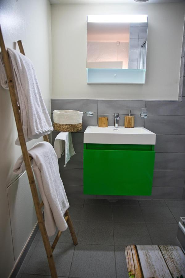Chill Home : Appartement Cocooning Avec Jacuzzi Grandson Kültér fotó